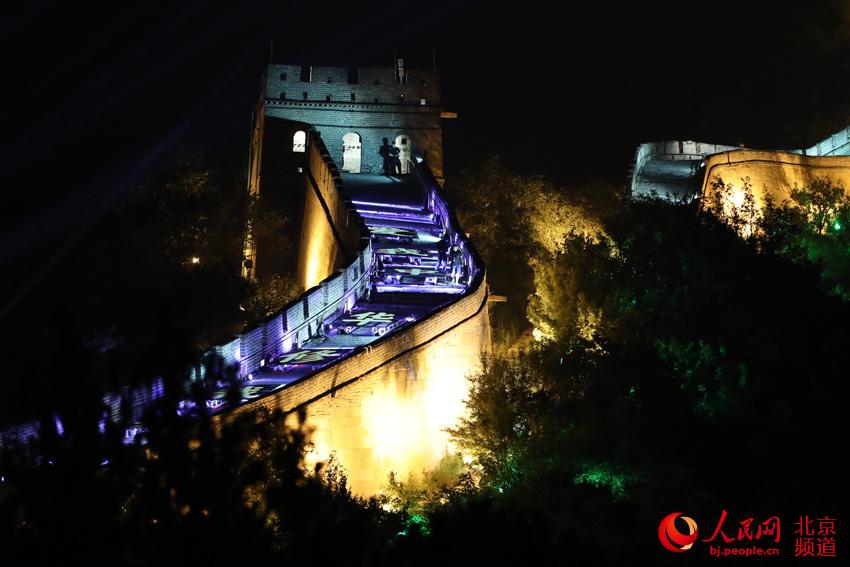 قطاع بادالينغ من سور الصين العظيم في بكين يقدم جولات ليلية