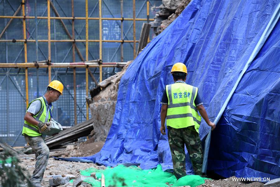 مدينة شيآن بشمال غربي الصين تسرع في أعمال الصيانة عقب انهيار سور عريق من أسرة مينغ