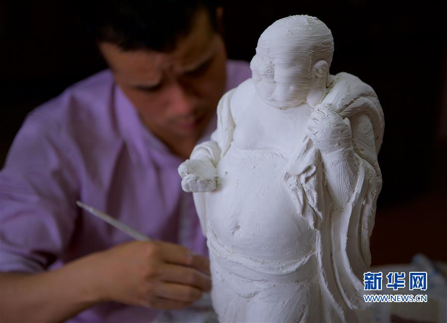فنون صناعة التماثيل الخزفية لمحافظة دهوا