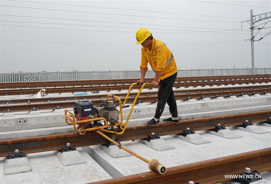 الانتهاء من مد خط السكة الحديدية بين بكين وشيونغآن
