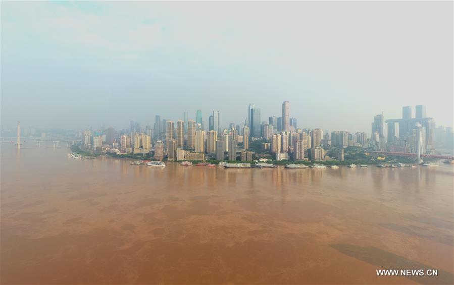 منسوب مياه نهر اليانغتسي في تشونغتشينغ يصل الى مستوى قياسي