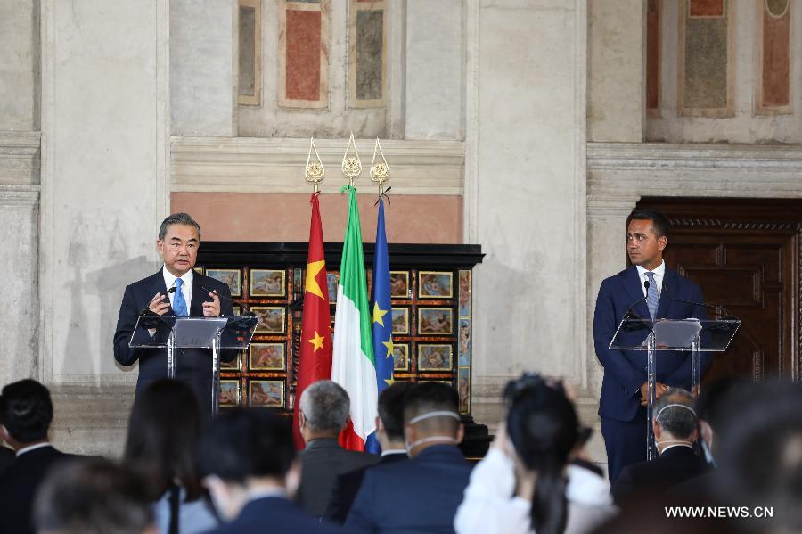 وزير الخارجية الصيني يقول إن المساعدة المتبادلة بين الصين وإيطاليا لا دخل لها بالسياسة أو المصلحة الذاتية