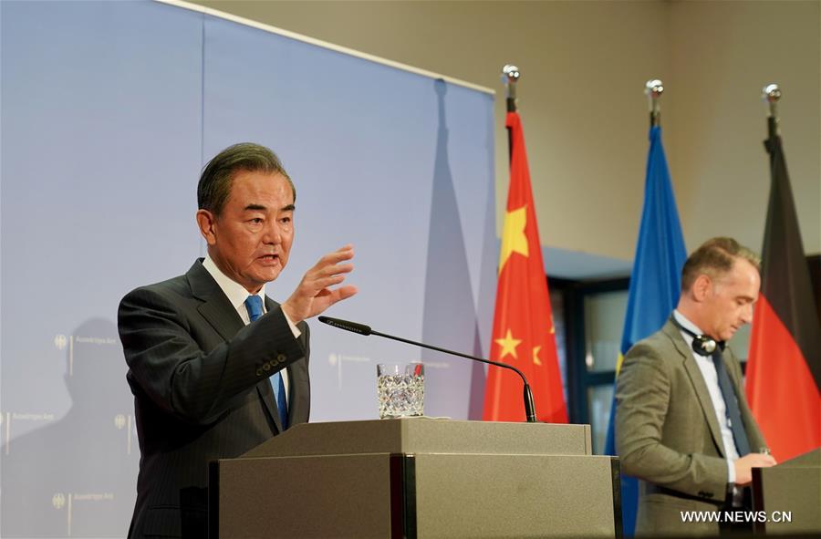 وزير الخارجية الصيني يحث على التشاور والتنسيق والتعاون بين الصين وألمانيا