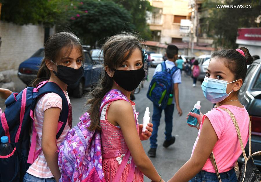 تقرير إخباري : الطلبة السوريون يتوجهون إلى مدارسهم اليوم وسط قلق الأهالي مع بدء العام الدراسي الجديد