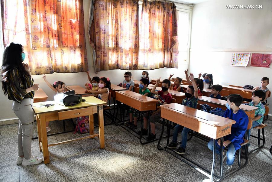 تقرير إخباري : الطلبة السوريون يتوجهون إلى مدارسهم اليوم وسط قلق الأهالي مع بدء العام الدراسي الجديد