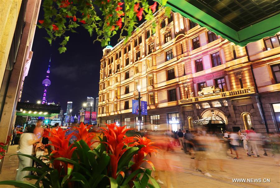 شارع تجاري مشهور في شانغهاي يستقبل الزوار بعد إكمال أعمال التجديد