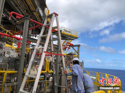 الصين تدشّن أول مجموعة من حقول النفط في مياه البحر العميقة