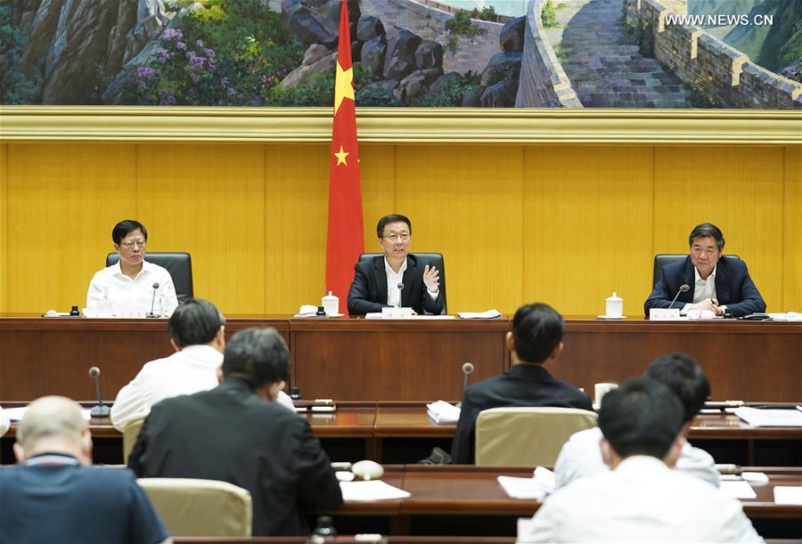 نائب رئيس مجلس الدولة الصيني يحث على تحقيق اختراقات في تكامل دلتا نهر اليانغتسي