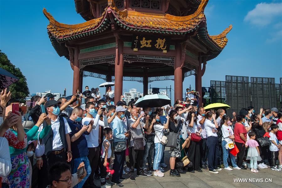 المواقع السياحية الرئيسية في هوبي الصينية تستقبل أكثر من مليوني زائر خلال العطلة
