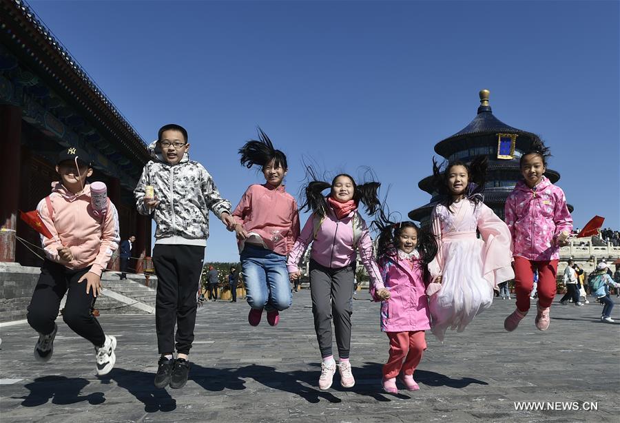 السياحة الداخلية الصينية تنتعش خلال عطلة العيد الوطني