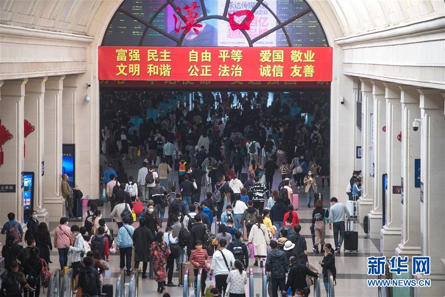 رحلات السكك الحديد في الصين تتخطى 126 مليونا خلال العطلة