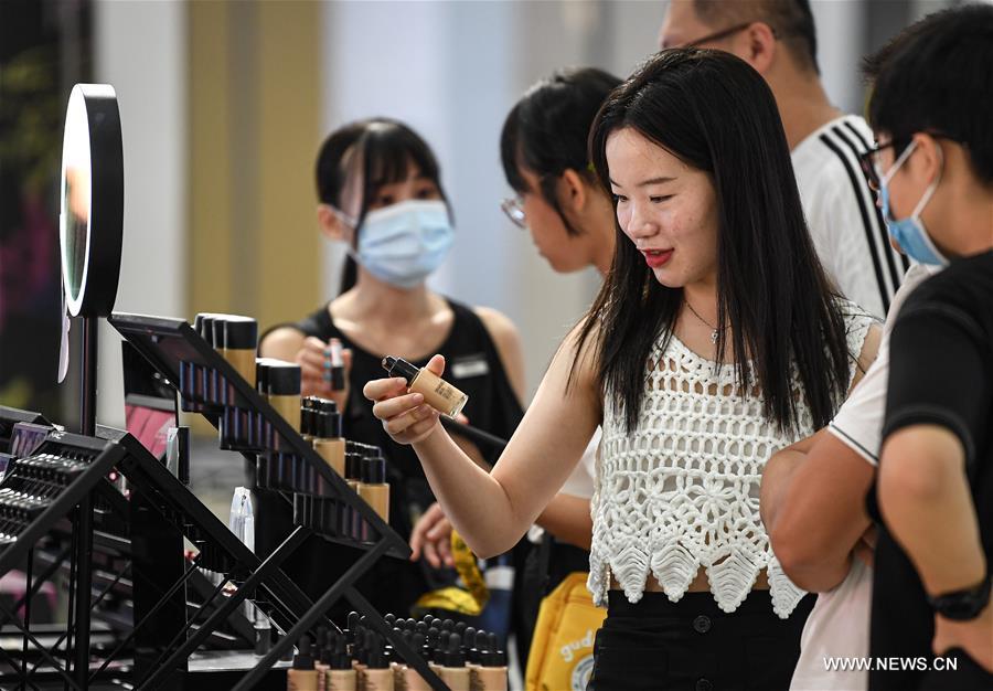 نحو 155 مليون دولار ... مبيعات السلع المعفاة من الرسوم الجمركية في هاينان الصينية خلال عطلة العيد الوطني