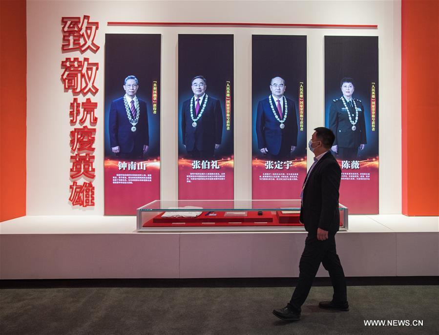 افتتاح معرض لمكافحة كوفيد-19 في ووهان بوسط الصين