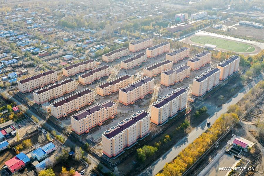 رعاة في منطقة شينجيانغ الويغورية ينتقلون إلى مساكنهم الجديدة