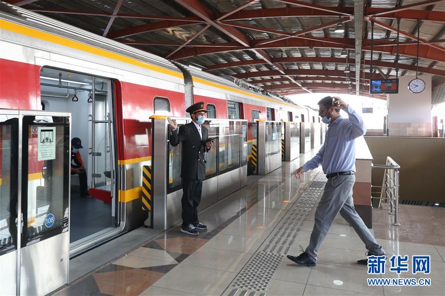 إفتتاح أول مترو أنفاق في باكستان رسميًا بإنشاء صيني