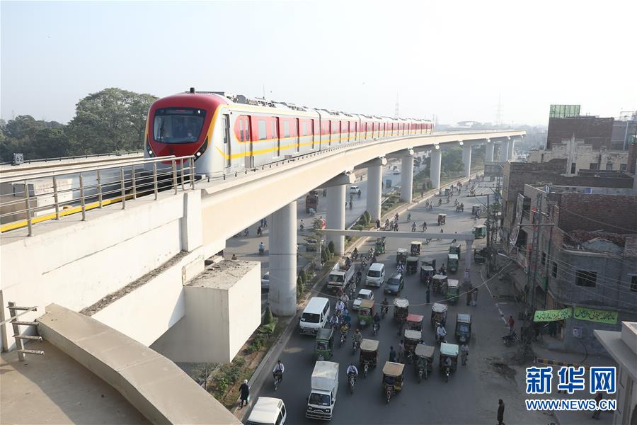 إفتتاح أول مترو أنفاق في باكستان رسميًا بإنشاء صيني