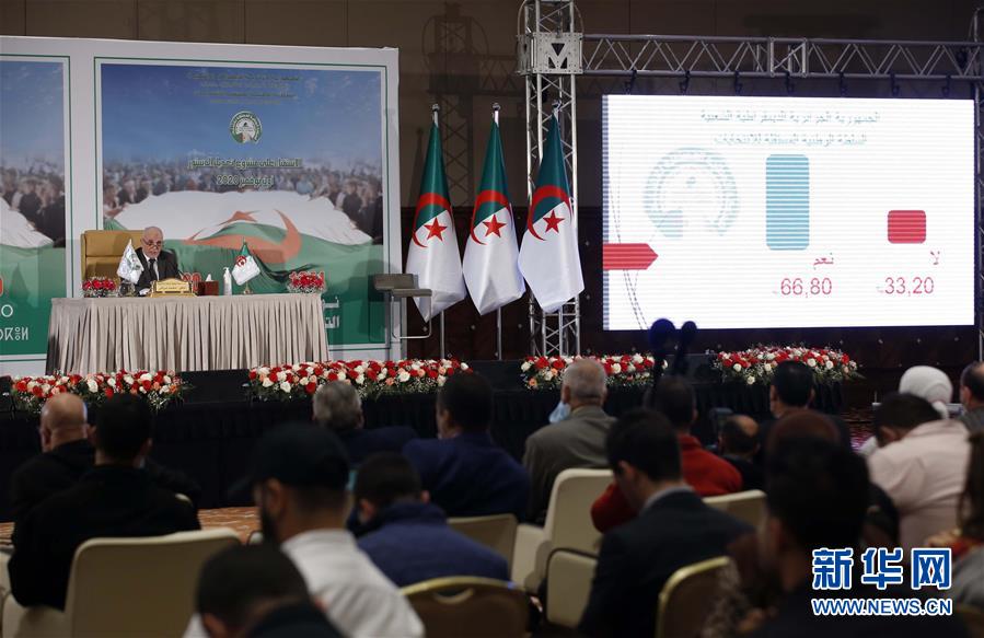 الرئاسة الجزائرية تعتبر نتيجة الاستفتاء على الدستور تعبيرا حقيقيا عن إرادة الشعب