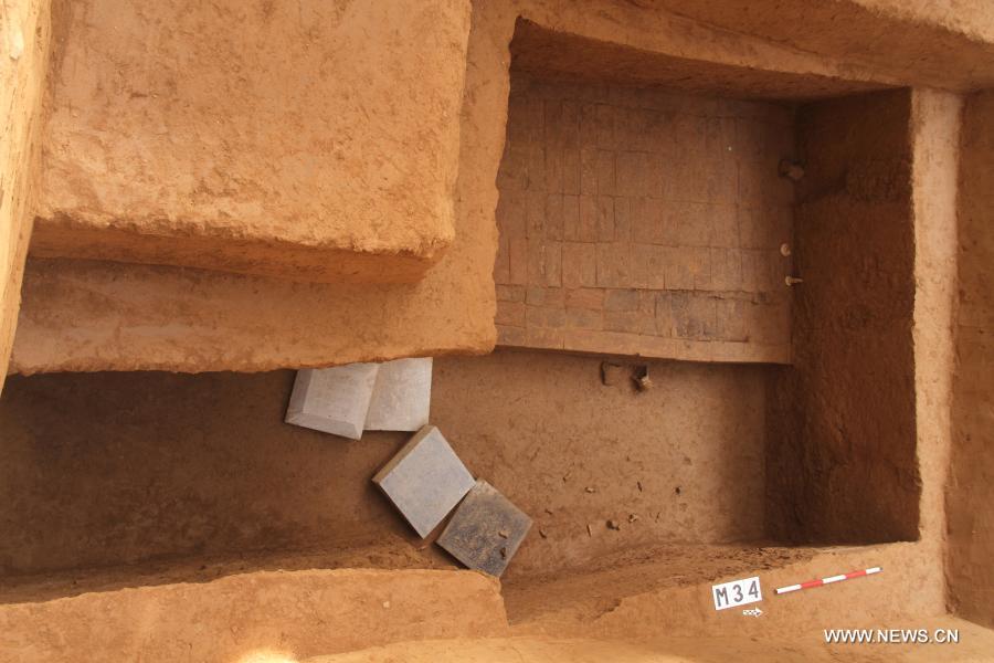 اكتشاف شاهد قبر عمره 1200 سنة عليه نقوش كتبها خطاط صيني شهير