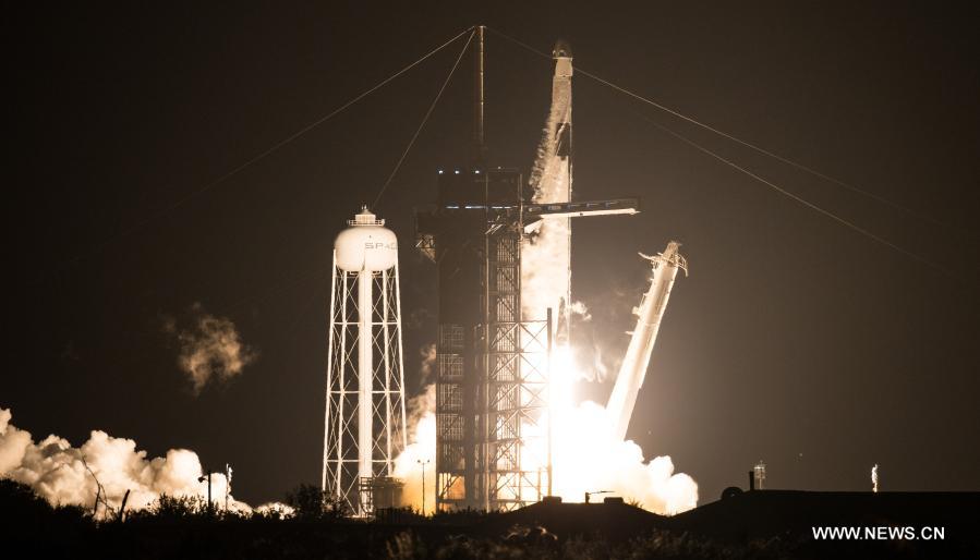 ناسا وسبيس إكس تطلقان أول مهمة تشغيلية إلى الفضاء
