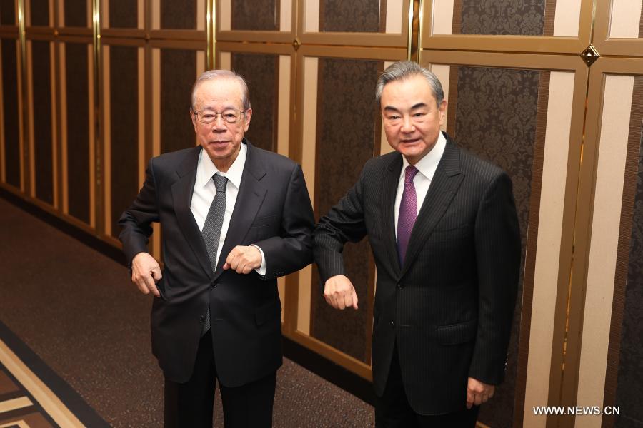 وانغ يي يناقش العلاقات الصينية - اليابانية مع ياسو فوكودا رئيس الوزراء الياباني الأسبق