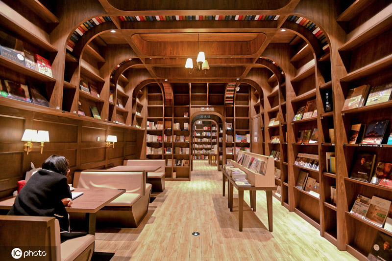 فنٌ وفخامةٌ وحداثةٌ .. أجمل مكتبة في تشونغتشينغ