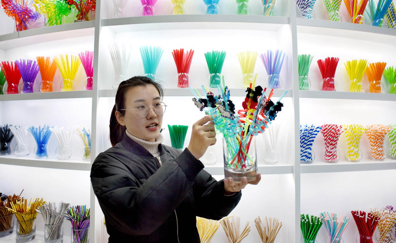 ييوو بمقاطعة تشجيانغ: مصنع قشة الشرب يستجيب بنشاط لـ "حظر البلاستيك" 
