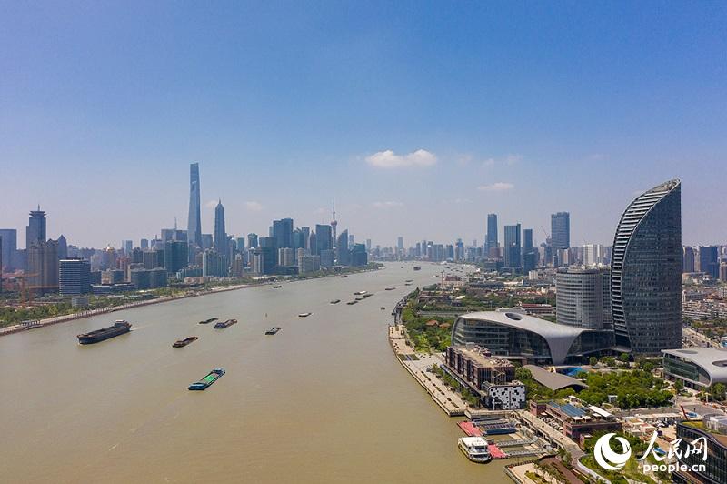 صور عالية الدقة: مشاهد خلابة على جانبي نهر بوهوانغجيانغ في شنغهاي