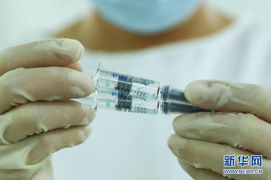 بكين ستبدأ التطعيم ضد كوفيد-19 بين المجموعات الرئيسية