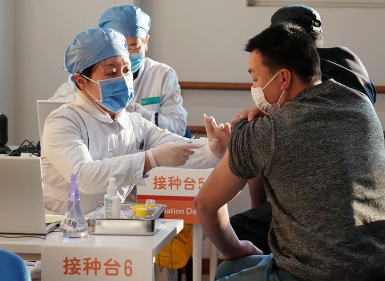 بكين تبدأ التطعيم ضد كوفيد 19، مع إستثناء بعض الفئات