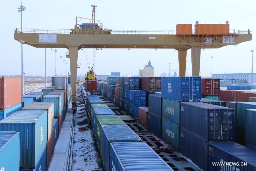 أكبر ميناء بري في الصين يشهد ارتفاعا في عدد قطارات الشحن بين الصين وأوروبا