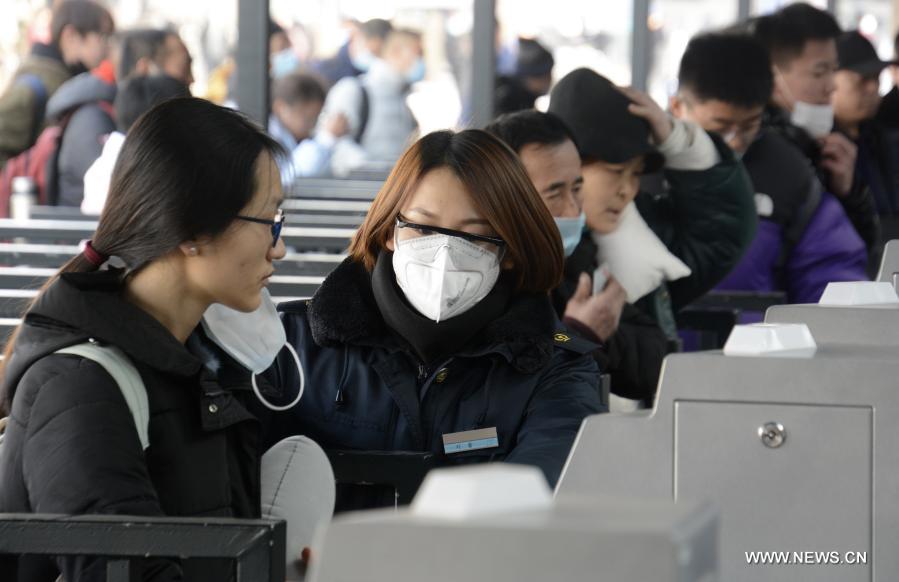 تشديد تدابير الوقاية والسيطرة على كوفيد -19 في محطة بكين للسكك الحديدية