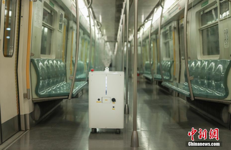 خط مترو بكين 4 يستخدم روبوت تعقيم ذاتي الحركة