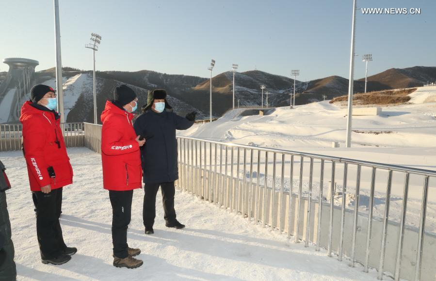 شي يتفقد منطقة تشانغجياكو للمنافسة لأولمبياد بكين 2022