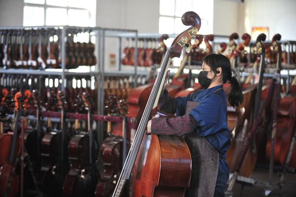 قرية دونغ قاو، أهم قواعد صناعة الكمان في الصين