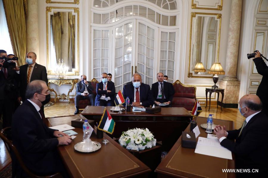 وزراء خارجية مصر والأردن والعراق يبحثون تعزيز التعاون المشترك وتطورات الأوضاع السياسية بالمنطقة