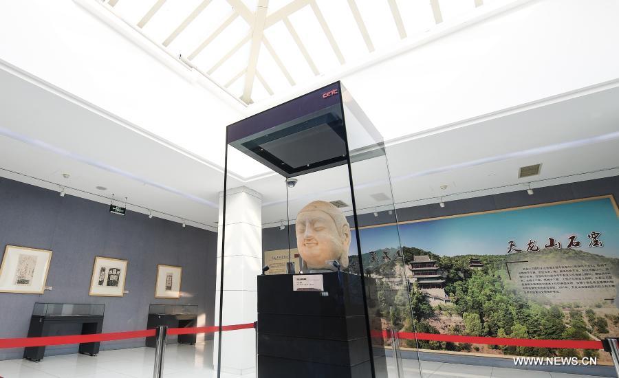 عرض رأس حجري لبوذا في بكين بعد استعادته من اليابان مؤخرا