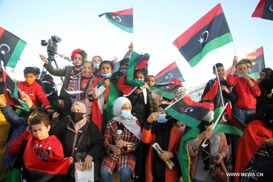 آلاف الليبيين يحتفلون بالذكرى العاشرة لـ