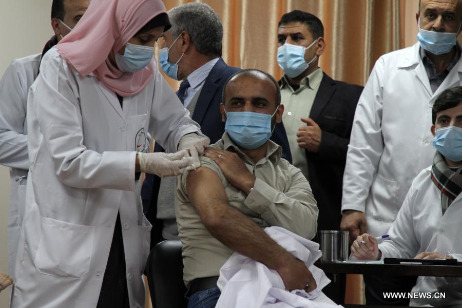 انطلاق حملة التطعيم ضد فيروس كورونا في قطاع غزة