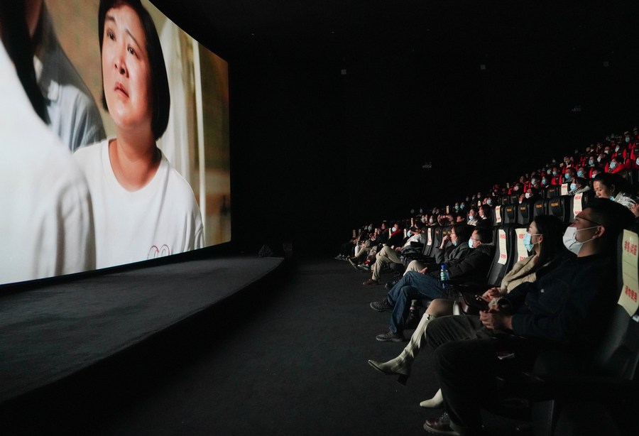 شباك تذاكر دور السينما في الصين يحقق 2.32 مليار دولار أمريكي عام 2021