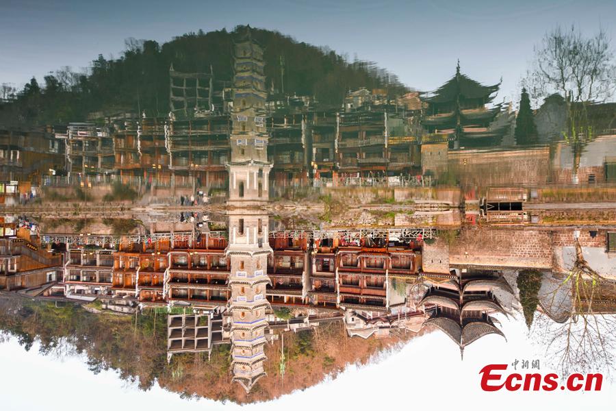 بلدة فنغهوانغ بهونان، مدينة قديمة تأسست على ضفاف نهر