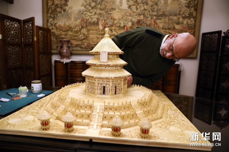 مقالة : مصري يبني نموذجا لمعبد السماء الصيني من أعواد الثقاب