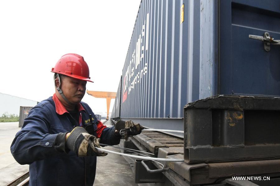 افتتاح طريق جديدة لقطارات الشحن بين قوانغشي الصينية وقازاقستان