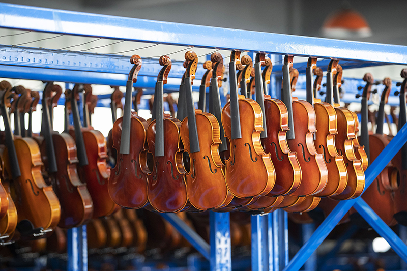 صناعة الكمان في محافظة تشوشان بخنان الصينية