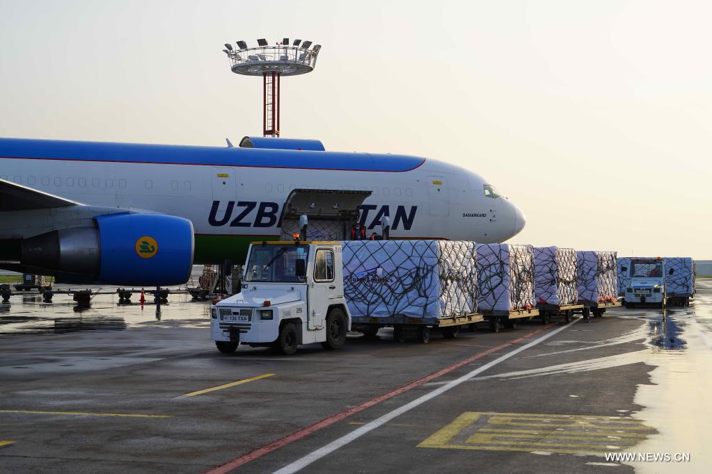الدفعة الأولى من لقاحات كورونا الصينية تصل إلى أوزبكستان
