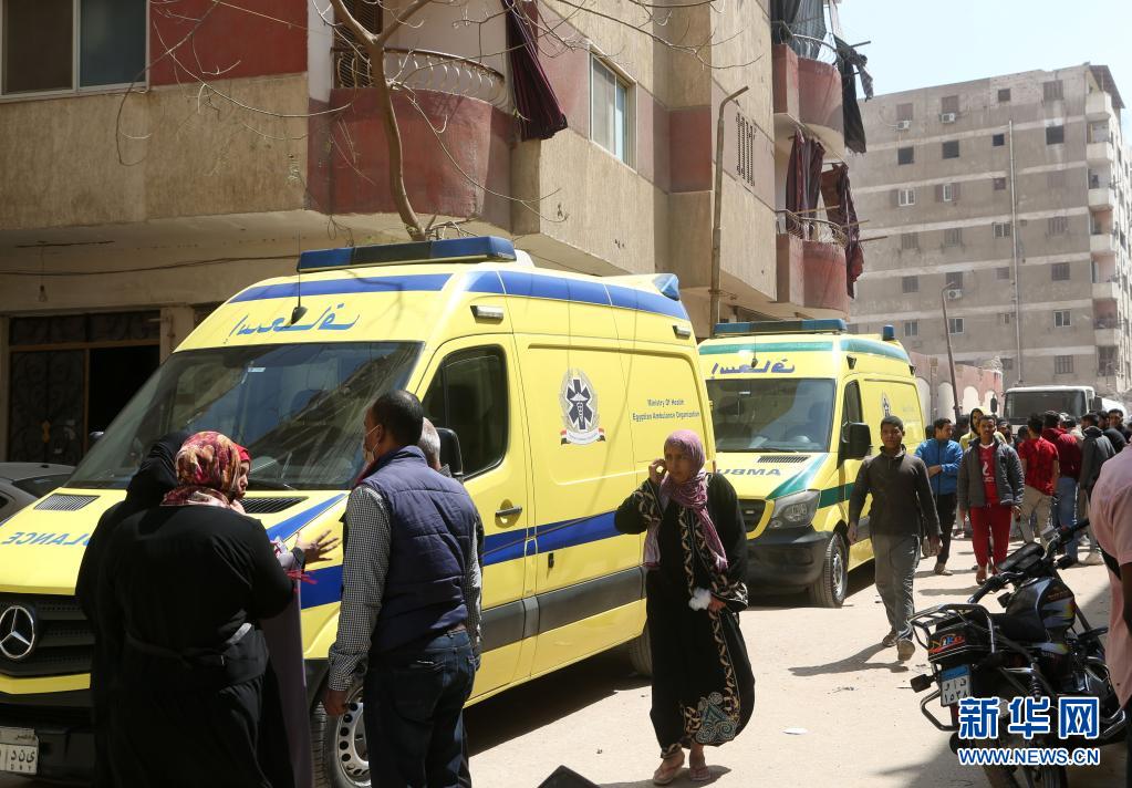 مصرع 5 وإصابة 24 إثر انهيار عقار في القاهرة