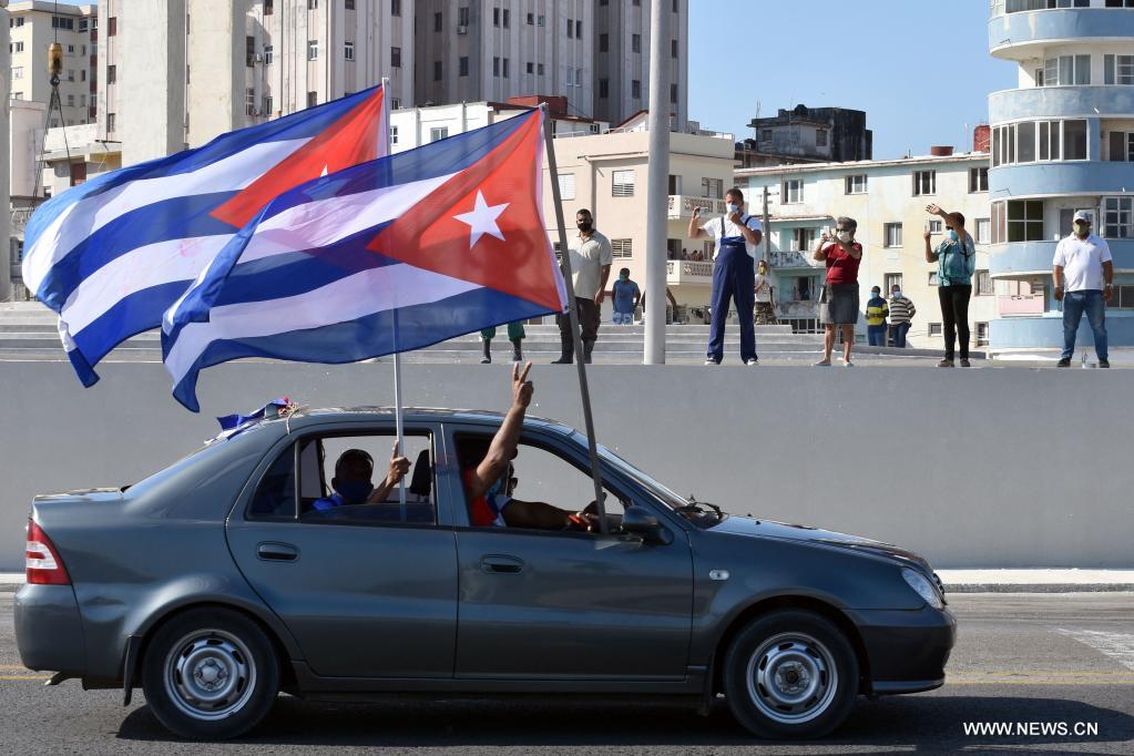 تحقيق إخباري: قافلة سيارات ضخمة تشق طريقا في كوبا احتجاجا على الحظر الأمريكي