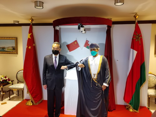 الصين وعمان تتفقان على تعزيز التعاون ودفع محادثات التجارة الحرة بين الصين ودول مجلس التعاون الخليجي