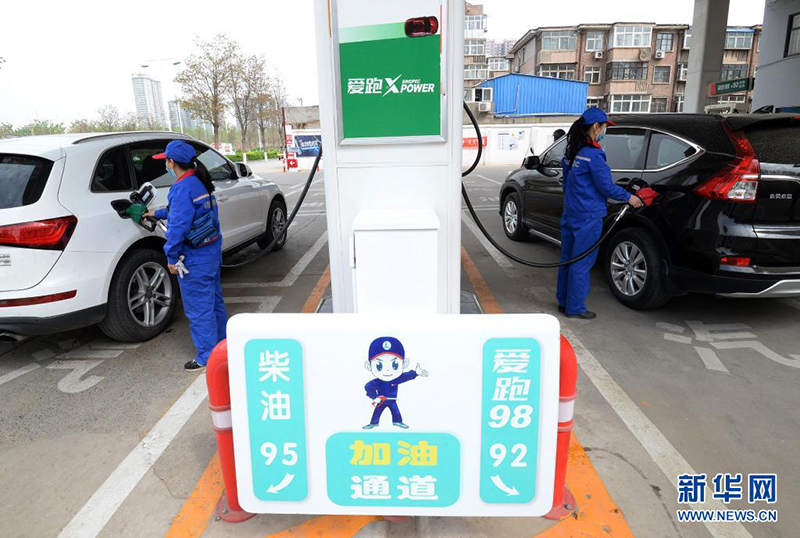 الصين تخفض أسعار التجزئة للوقود لأول مرة في عام 2021