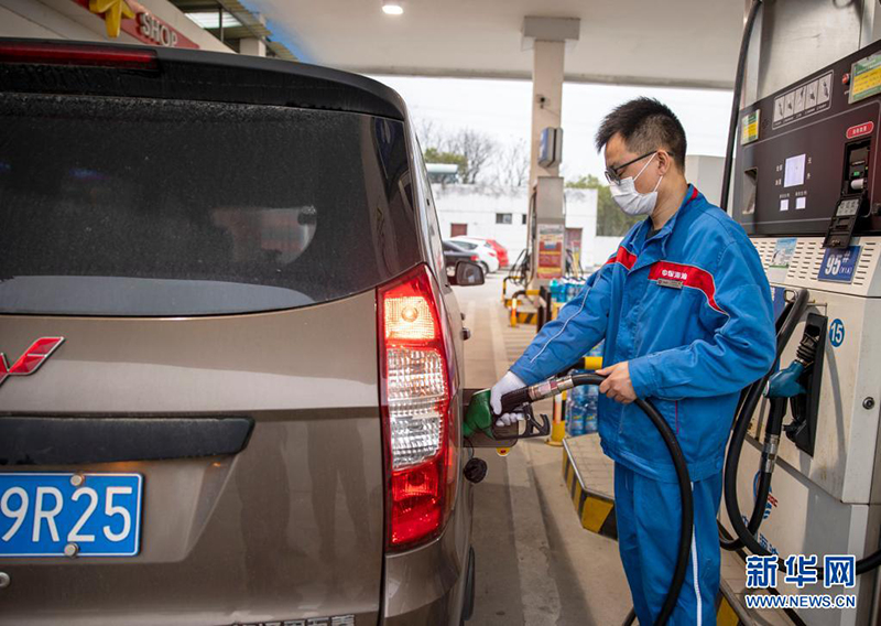 الصين تخفض أسعار التجزئة للوقود لأول مرة في عام 2021