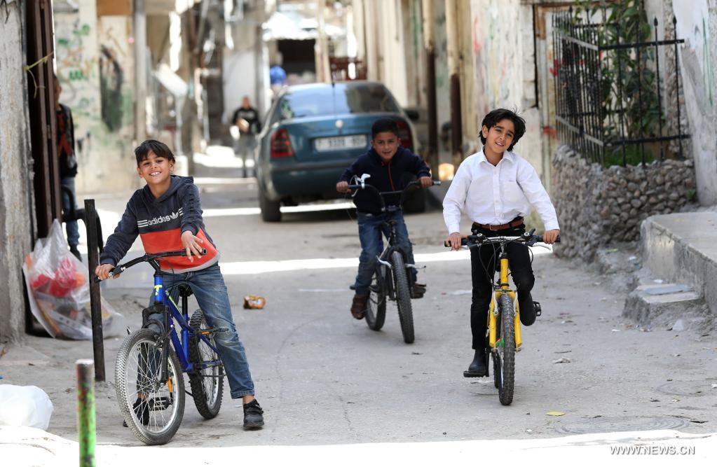 أطفال مخيم بلاطة للاجئين في يوم الطفل الفلسطيني